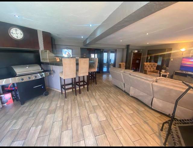 4 BEDROOM HOUSE FOR SALE IN AERORAND
